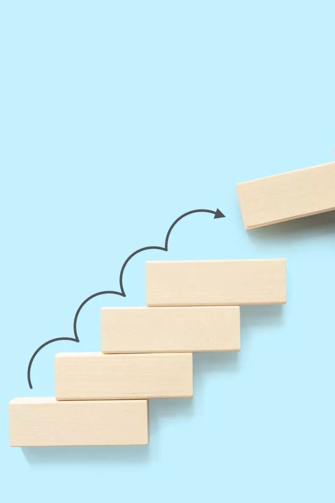 Vorteil 5: Einfacherer Aufstieg auf der Karriereleiter. Vorteil 5: Einfacherer Aufstieg auf der Karriereleiter.